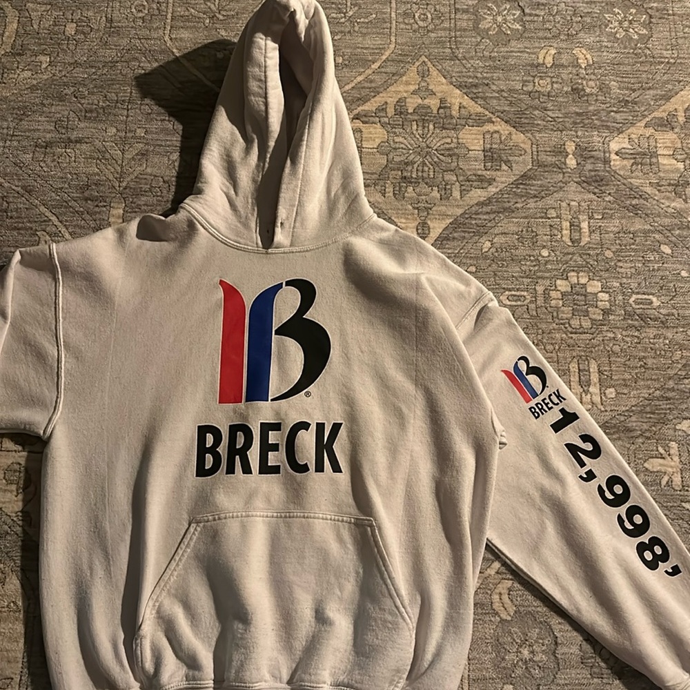 White Gildan hoodie size large